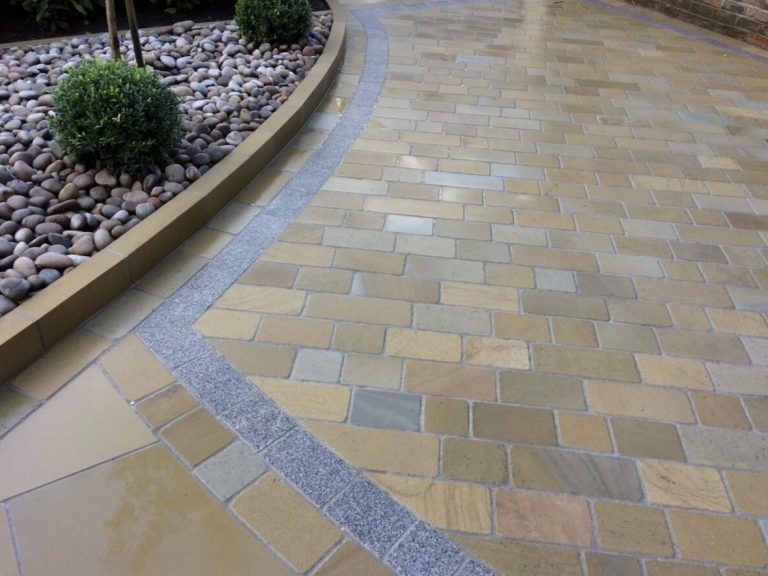 Natural stone sett driveway in Aughton